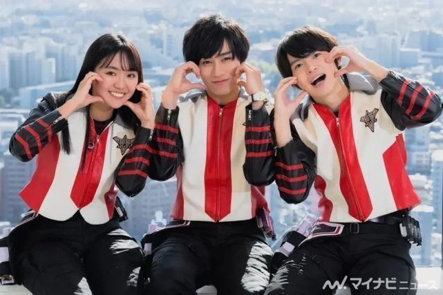 德凯|奥特曼:戴卡变德凯,梅加洛杰厄第二形态气势十足