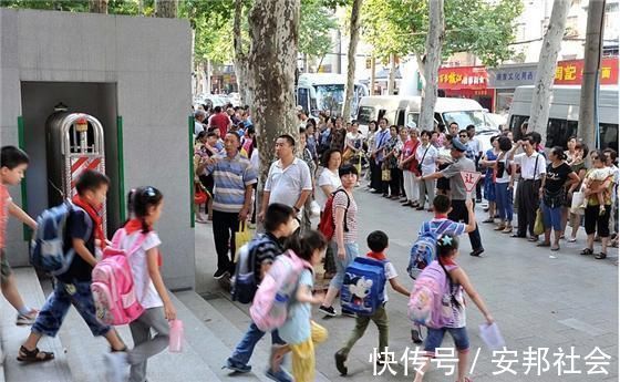 孩子|幼儿园老师不喜欢的3种“接娃方式”,不会明说,但家长要知道