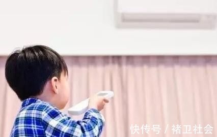 孩子|5岁男孩喷完花露水,竟再也抬不起头,夏天别做这3件“坑娃事”