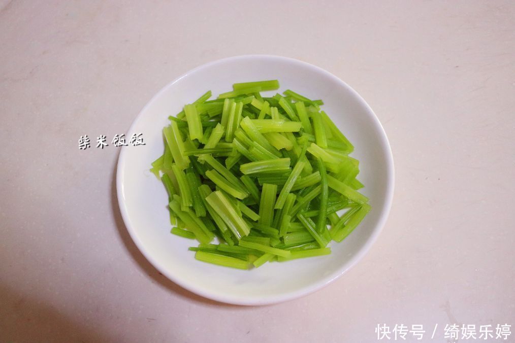 年后都爱吃素菜?这三种素菜一起炒,美味营养,上桌就光盘