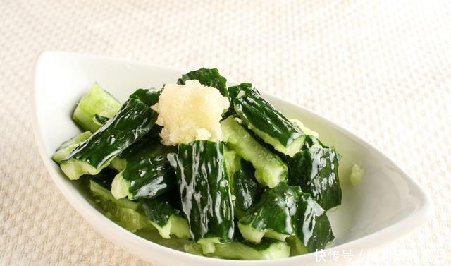 饭店|为什么饭店的拌黄瓜那么好吃,大厨教你,原来技巧在这里!