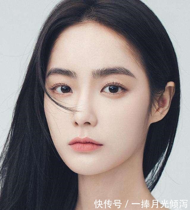 女生|天生丽质的女生,素颜就有这4个特征,不化妆更美,直男也心动!