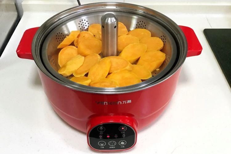 红薯芝麻煎饼，用饺子皮制作很方便，撒上芝麻后更香