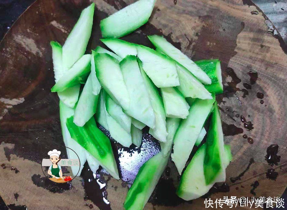 骨头|夏天，丝瓜和它是绝配，切块煮汤，鲜甜清爽营养，比喝骨头汤过瘾
