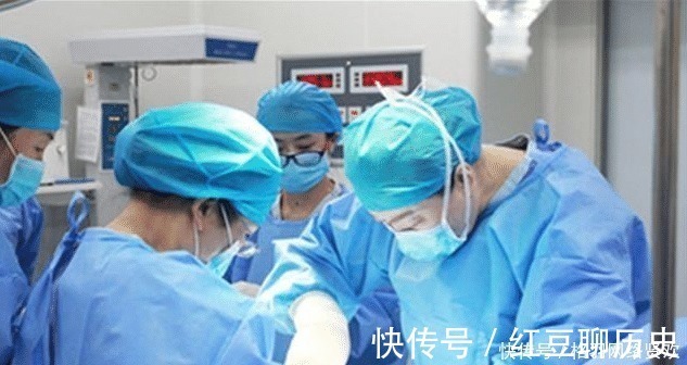 医生|生孩子遇到“段子手”医生,笑点低的产妇,没打麻药都能笑得出来