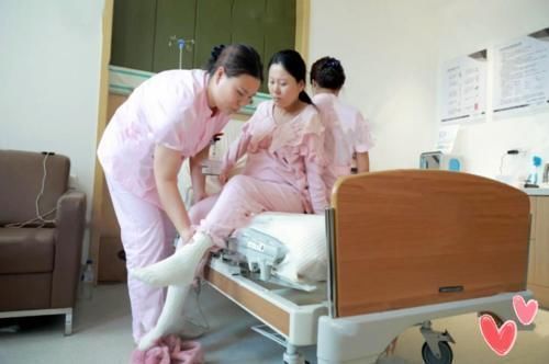 人才会|剖腹产分娩多久能下床?产后第一次下床啥感觉?有哪些注意事项?