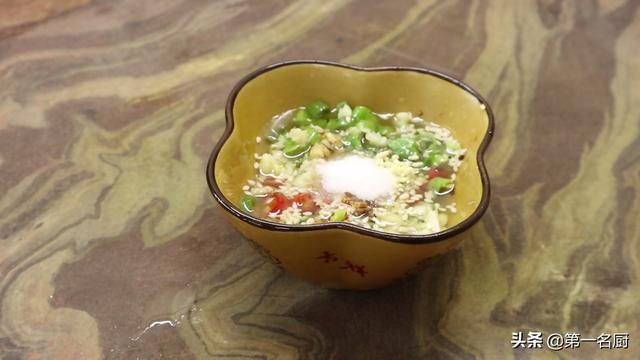 西葫芦这样做太好吃了，不炒不煎不凉拌，鲜嫩入味，营养不流失