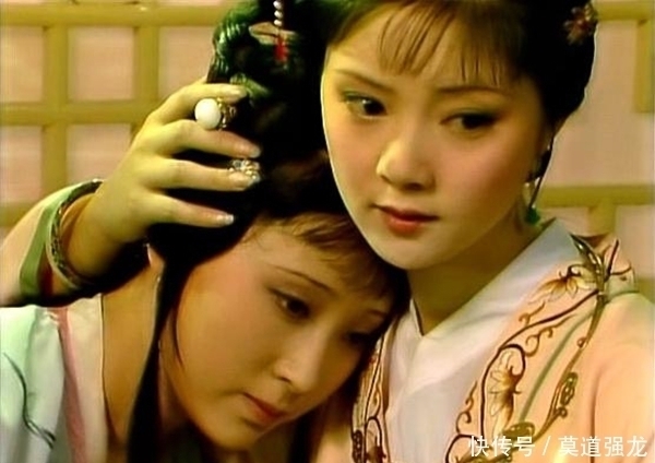 薛宝钗@莺儿同宝玉微露意:她还有几样世人没见过的好处,究竟指的是什么