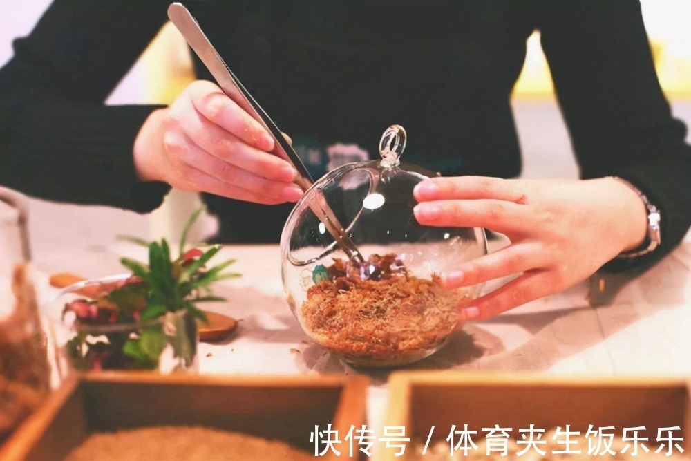 养花就是养土，这些“壳”随处可见，把它们埋土里，土壤不板结