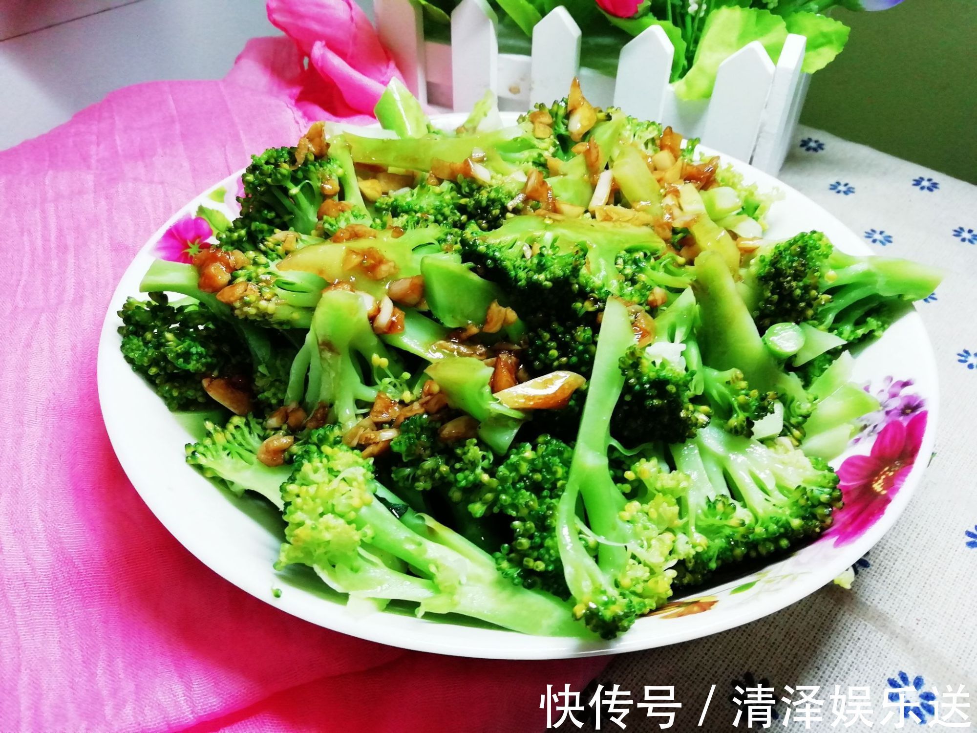 西兰花|大厨教你做“浇汁西兰花”，原汁原味，清脆爽口，做法超简单