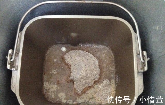 烤盘|教你做款少油少糖的面包,外形可爱像甜甜圈,主要是更健康