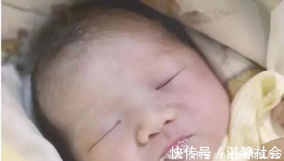 羊水|宝宝爱“吐泡泡”,这5点原因需要知道,并不是预示着要下雨