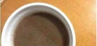 浇花就用“1种水”，啥花都能用，比黄豆水、淘米水强100倍，养根