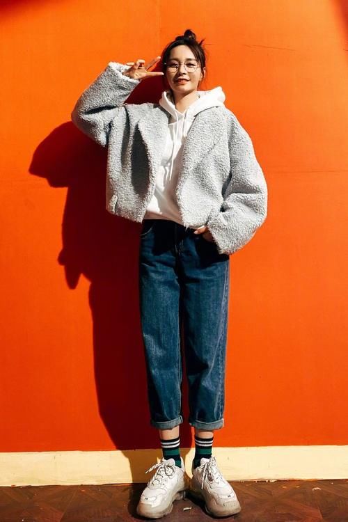 扎丸子头|女明星选择综合症!颗粒绒外套配牛仔裤,很是迷人