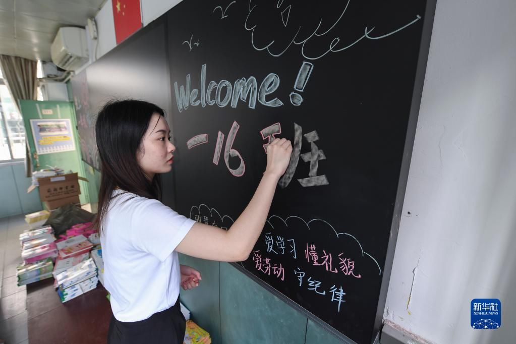 深圳市福田区南园小学|小朋友，你们的“萌新”港青老师正式上线啦