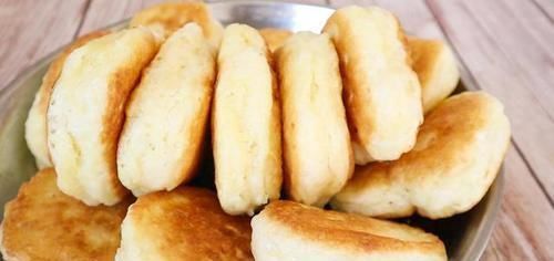 做饼时，别再用水和面了，试试新吃法，不揉面不擀面，比吃肉还香