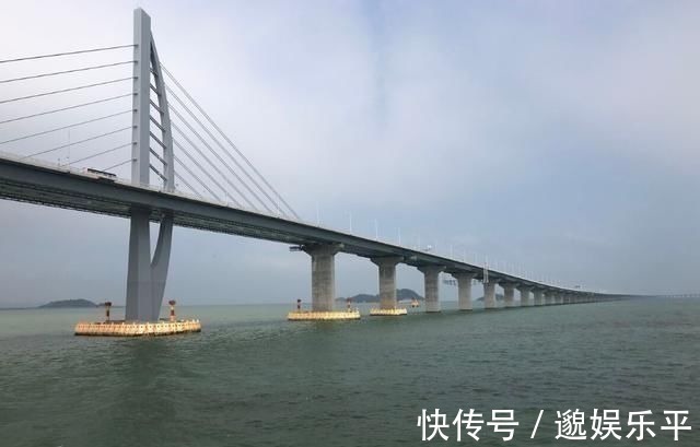 小美$莫言送杨振宁两句打油诗,仅12字大气磅礴,被杨振宁挂在书房多年