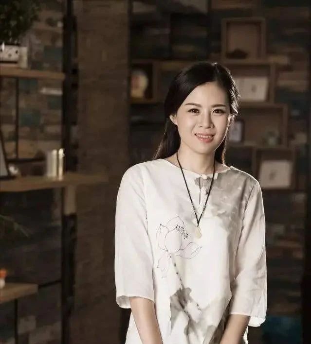 赵韵!朱乒乓的楷书碑帖互参,欧法赵韵,个性十足,网友:人美字老辣!