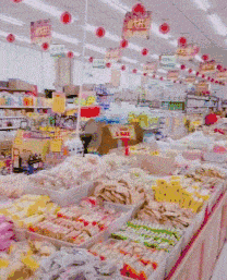 |搞笑GIF:骚年,抢一次镜头就好了,非要被打了才知道错