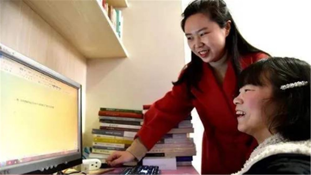  脑瘫|脑瘫女孩咬木棍写小说，十年用嘴敲出200万字，作协：破格吸收