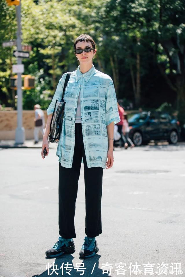 女人不要再“衬衫”塞裤子了,今年流行这样穿,时髦显瘦又高级!