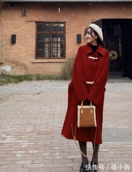 博主 羽绒服穿腻了?今年流行“大衣”,搭配毛衣、阔腿裤,时髦又洋气