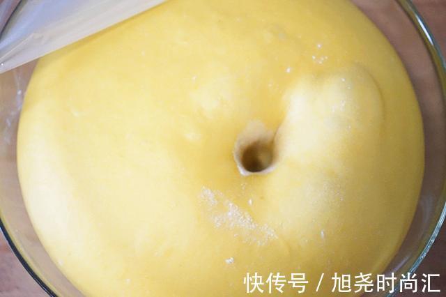 吐司|贝贝南瓜香甜软糯,做成吐司馅料好吃到爆,这食谱已被千人收藏了
