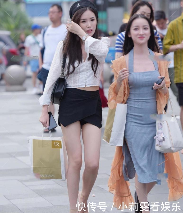 白色花纹上衣搭配裙子,优雅又温柔,独特时髦