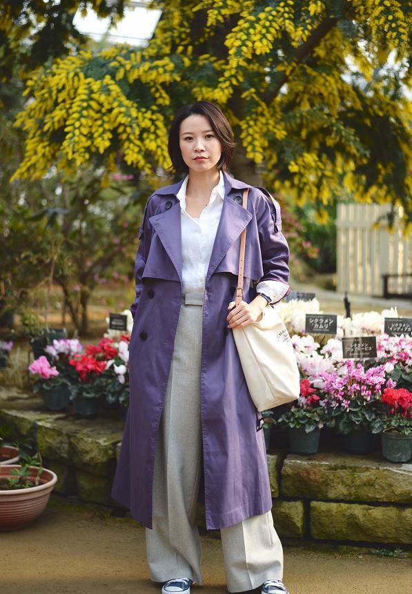 轻熟 年过40岁的女人,少穿连衣裙配高跟鞋,当下流行这么搭,时髦洋气