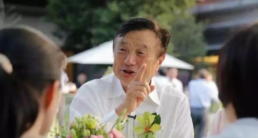任正非|脱掉袜子,率先跳进泥坑里推车!任正非以身示范:老板就该打头阵