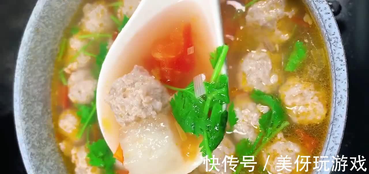 冬瓜肉丸汤,汤鲜味美不油腻,清热解暑营养丰富,适合夏天喝