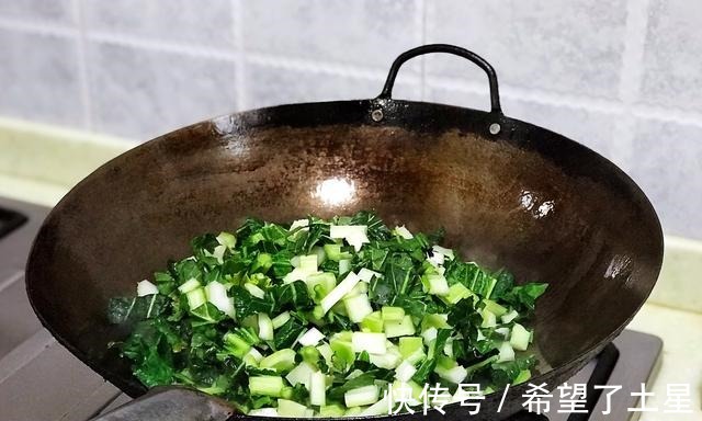 青菜|这个做米饭的做法真新奇,一口吃进去,别有一番风味!