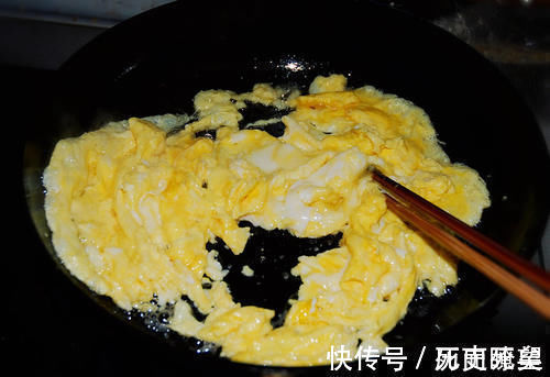 鸡蛋液|鸡蛋和它一起炒，头发乌黑，口臭没了，睡眠也好了，不懂就亏了！