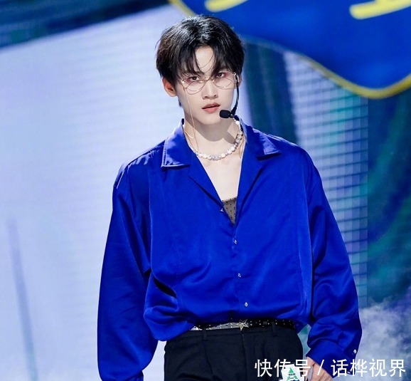 《创4》总决赛番外:吴海跳主题曲把鞋跳掉,何洛洛拿林墨的灯牌