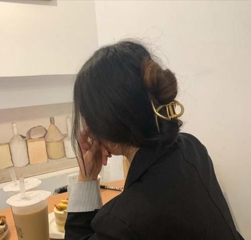 气质|女人上班不要总披着头发,没精神没气质,这么扎难道不香吗