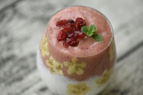 水果和酸奶的完美组合，入口丝滑，孩子们喜爱的甜品