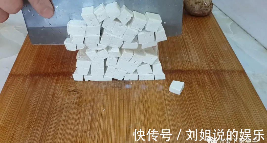 肉末豆腐煎饼|豆腐鸡蛋饼做法,锅里一焖,比吃红烧肉还香,上桌连汤子都不剩