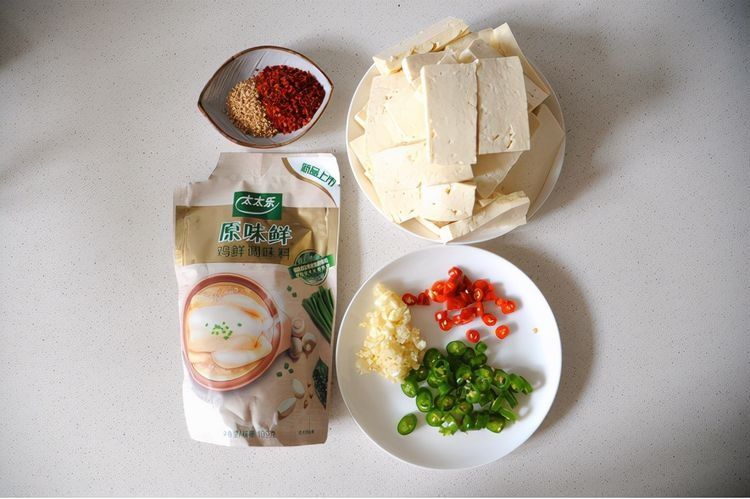 豆腐的做法多样，试试如此下饭的做法，看着就让人流口水