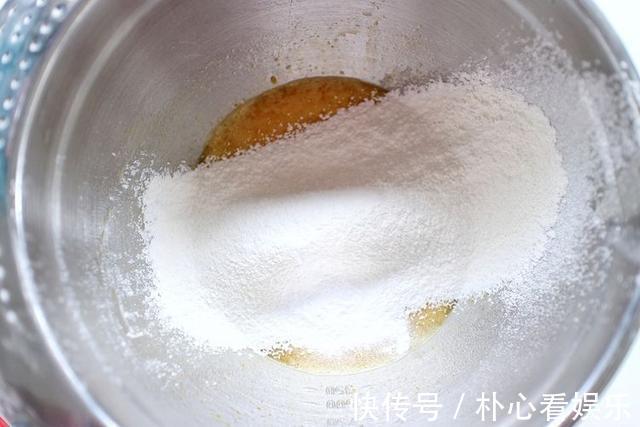 巧克力|冷热都好吃蛋糕，教你自制玛德琳蛋糕，简单易学还很特别