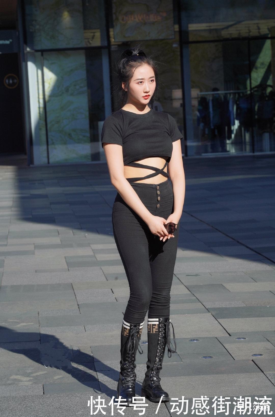 姑娘|姑娘的搭配太聪明,短T恤衫配长筒靴,秋季这么穿时髦又洋气