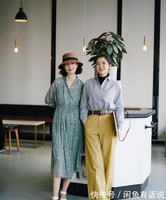 穿搭|三木妈妈罕见换发型,贴头皮短发配红裙真显年轻,不戴帽子也时髦