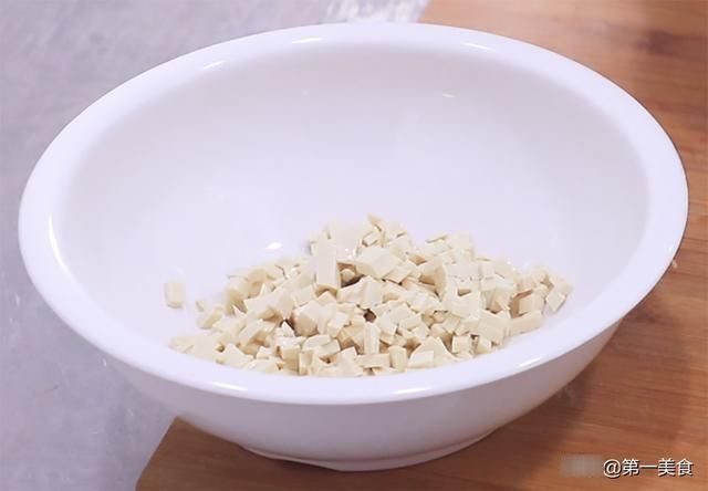 一滴水|厨师长教你豆腐新吃法，不加一滴水做出外酥里嫩的煎饼，简单易学
