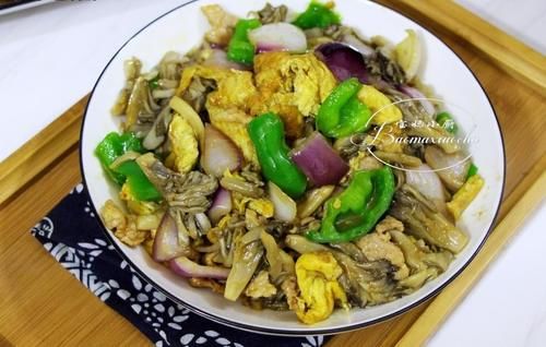 需要的食材，感觉吃饭可香了，往锅里一倒，保准你两天不吃就喊馋