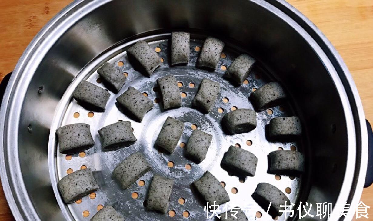 黑豆粉|白发最怕这食材,每天吃点,头发乌黑光泽,白发少了人也精神了