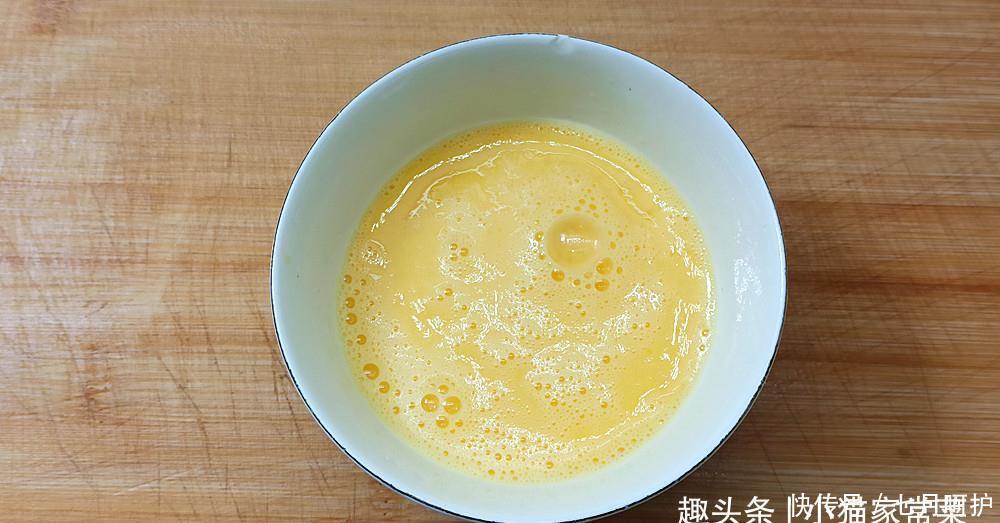 几张馄饨皮2根香蕉,做一盘“香蕉派”,成本也就几元钱,特划算