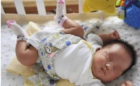 睡姿|13个月多男宝这睡姿萌翻了,看着就让妈妈又惊又笑