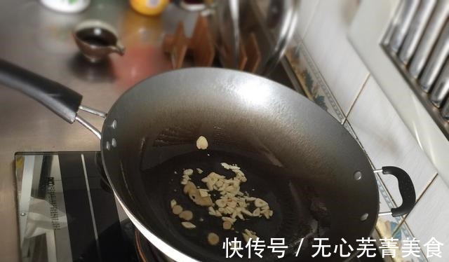蘑菇|清淡可口的冬笋蘑菇炒火腿，制作简单，是你夏季不容错过的美食！