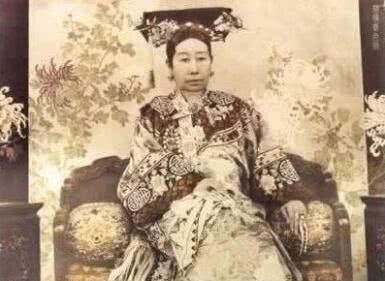 咸丰帝|慈禧虽受世人诟病,但她写了一首诗,却至今流传,时常被大家挂在嘴边