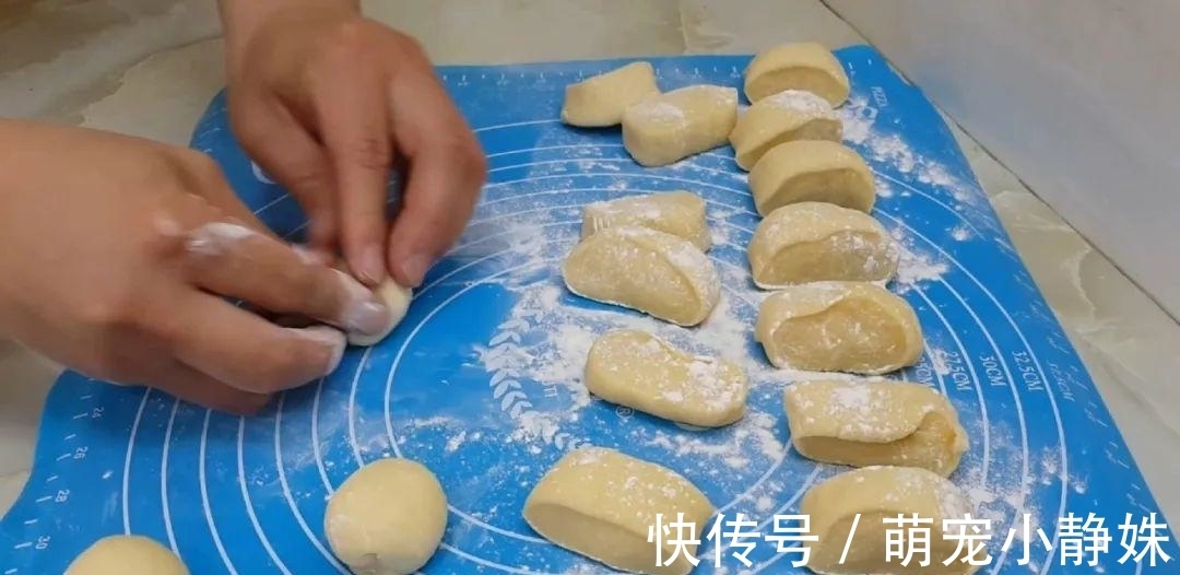 面粉又出新吃法，揉一揉锅里一扔，松软又香甜，比麻团面包都好吃
