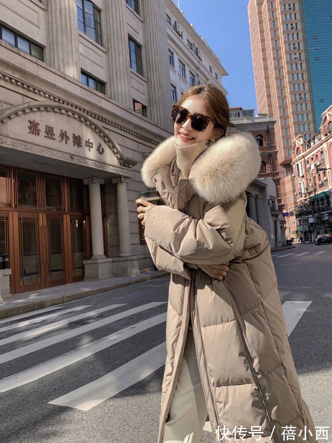 半身裙 今年羽绒服“穿长不穿短”,搭配思路给你总结好了,照穿就很时髦